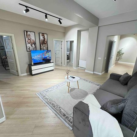 Rentnow Modern Business Apartment With 3 Bedrooms In Centre Chisinau Exterior foto