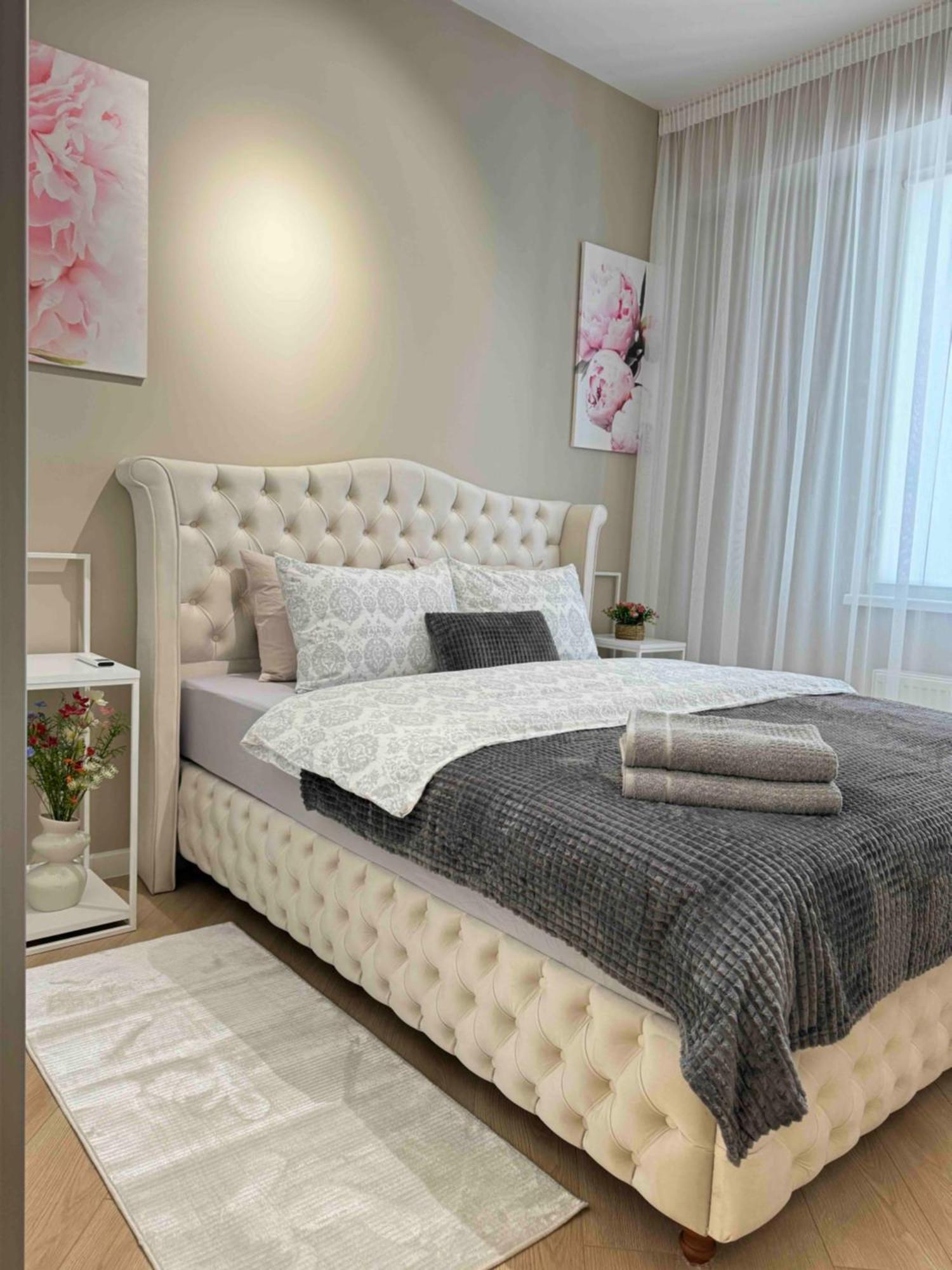 Rentnow Modern Business Apartment With 3 Bedrooms In Centre Chisinau Exterior foto