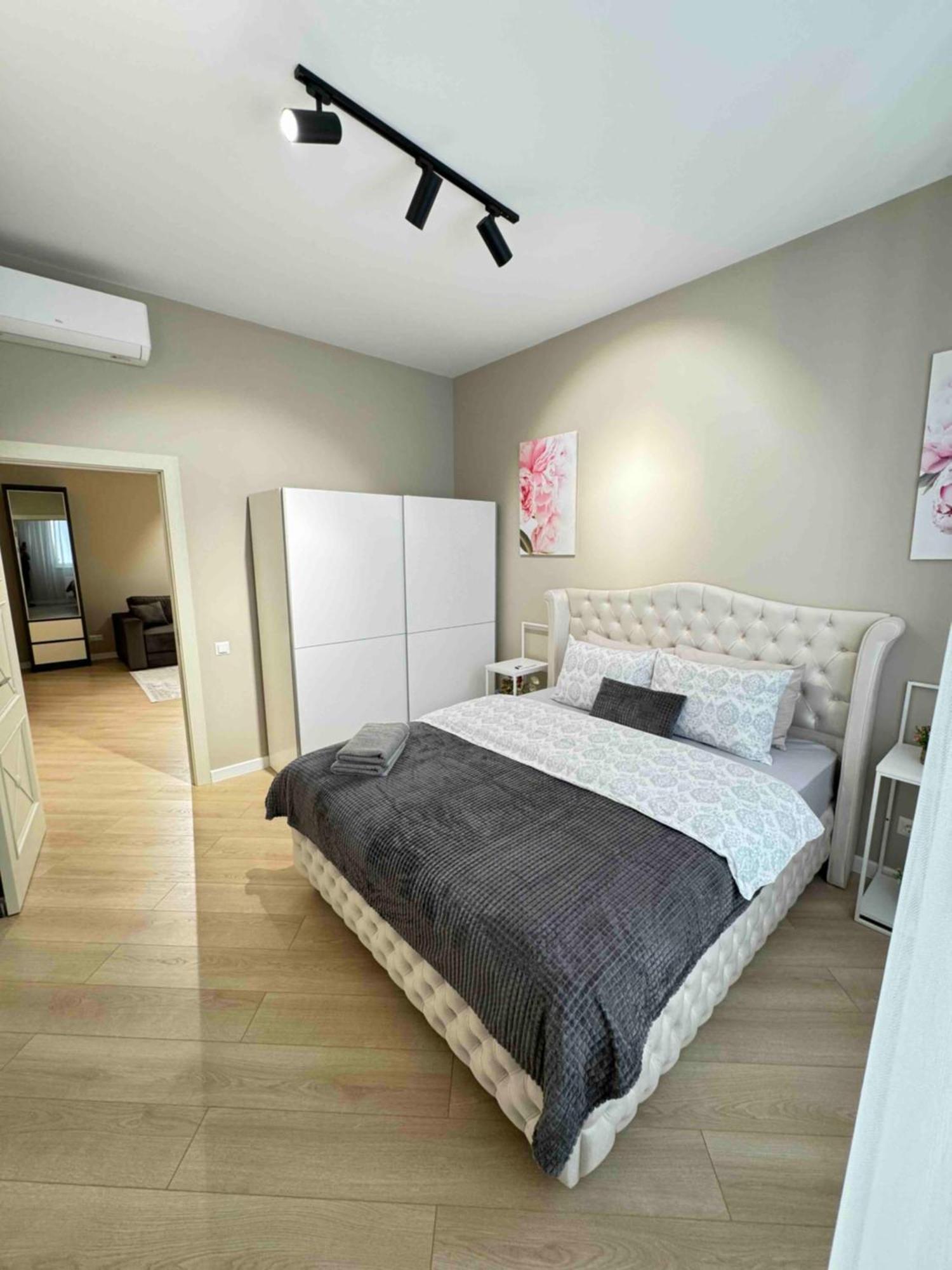 Rentnow Modern Business Apartment With 3 Bedrooms In Centre Chisinau Exterior foto
