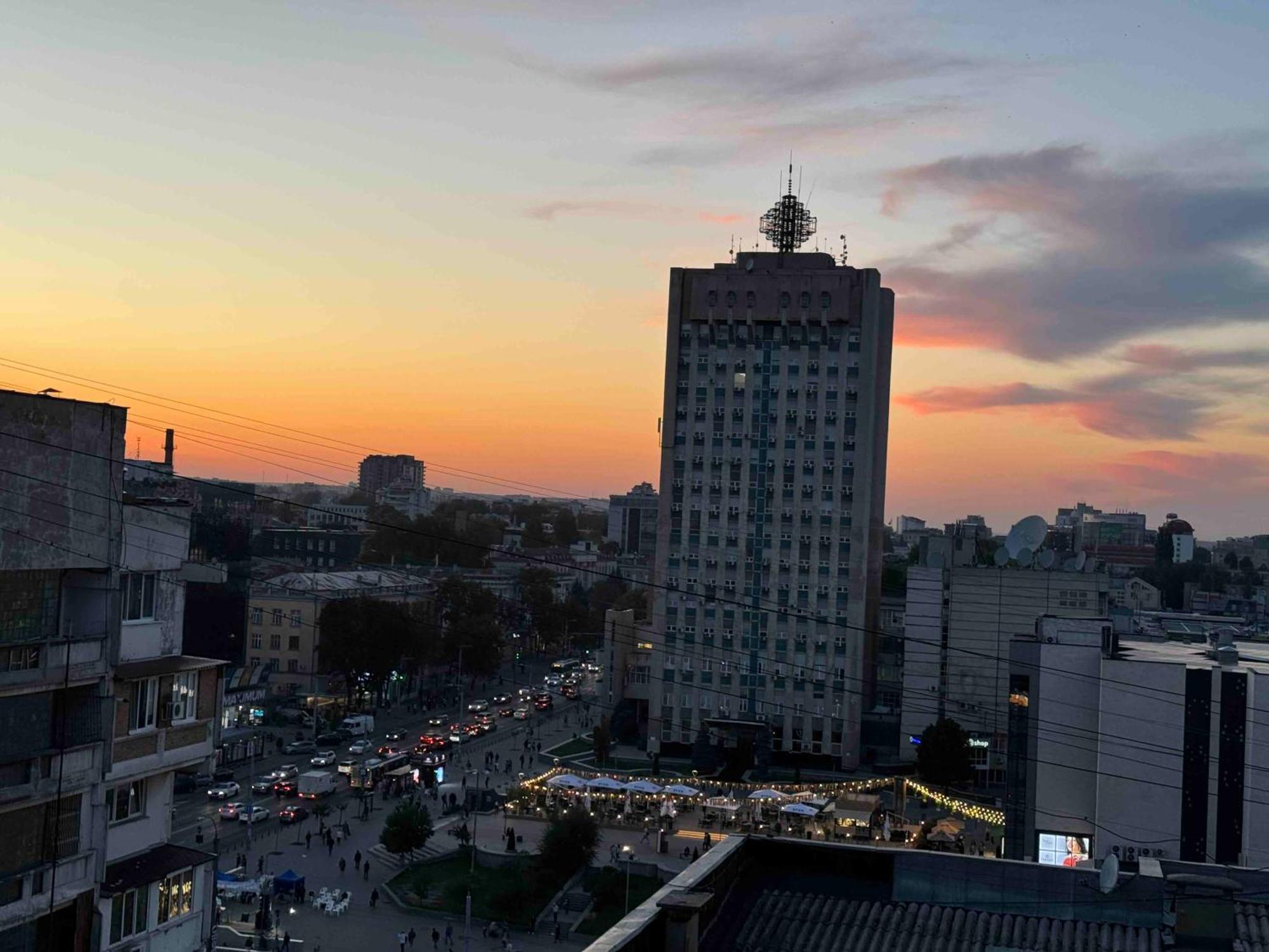 Rentnow Modern Business Apartment With 3 Bedrooms In Centre Chisinau Exterior foto
